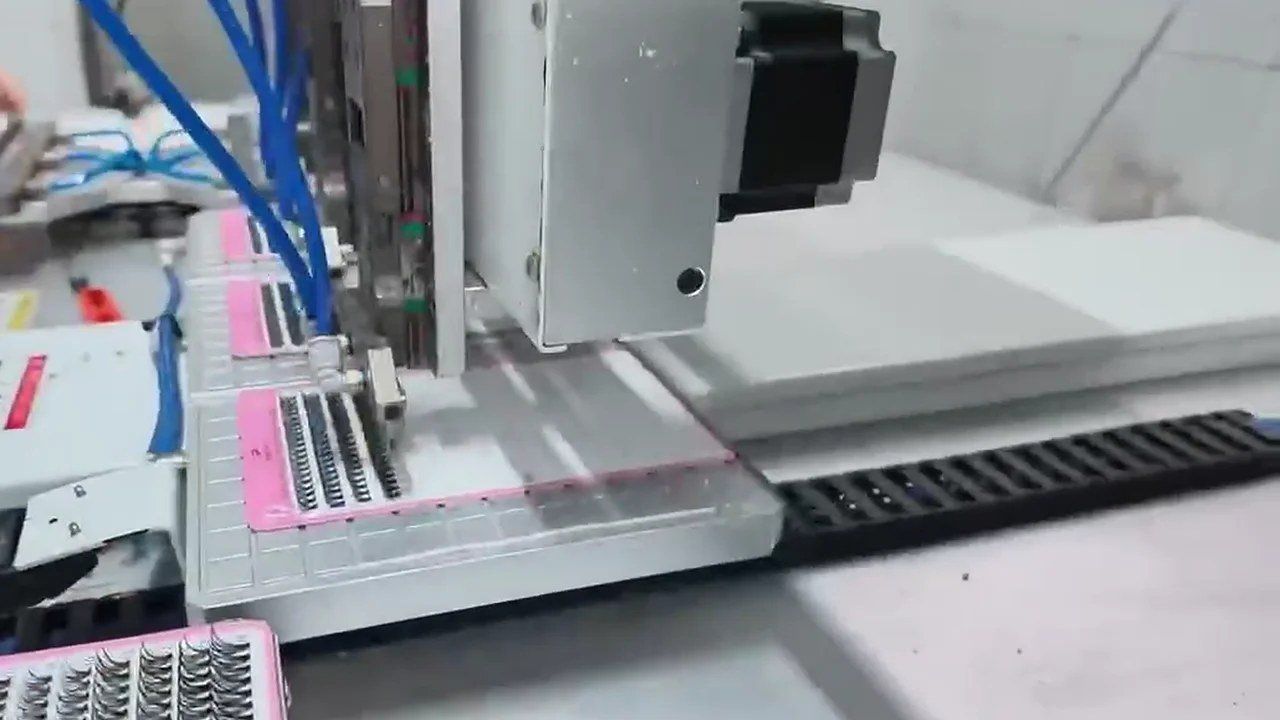 LOKNZW false eyelash production line at the Pingdu factory in Qingdao
