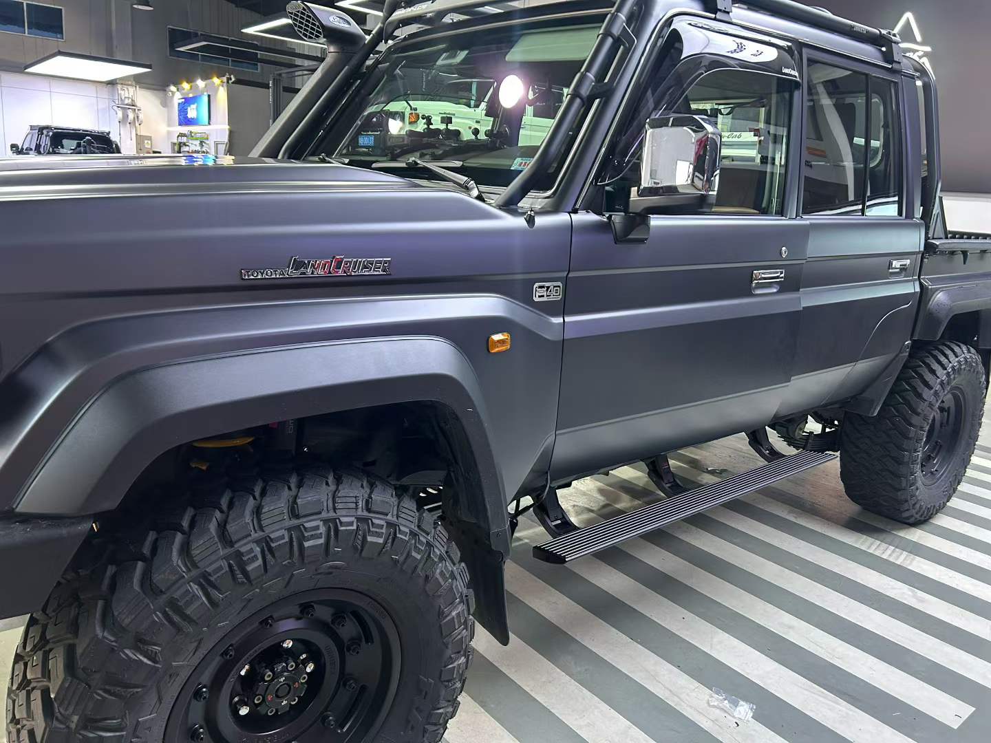 MAX Running Boards power running boards installed on Toyota Land Cruiser 79