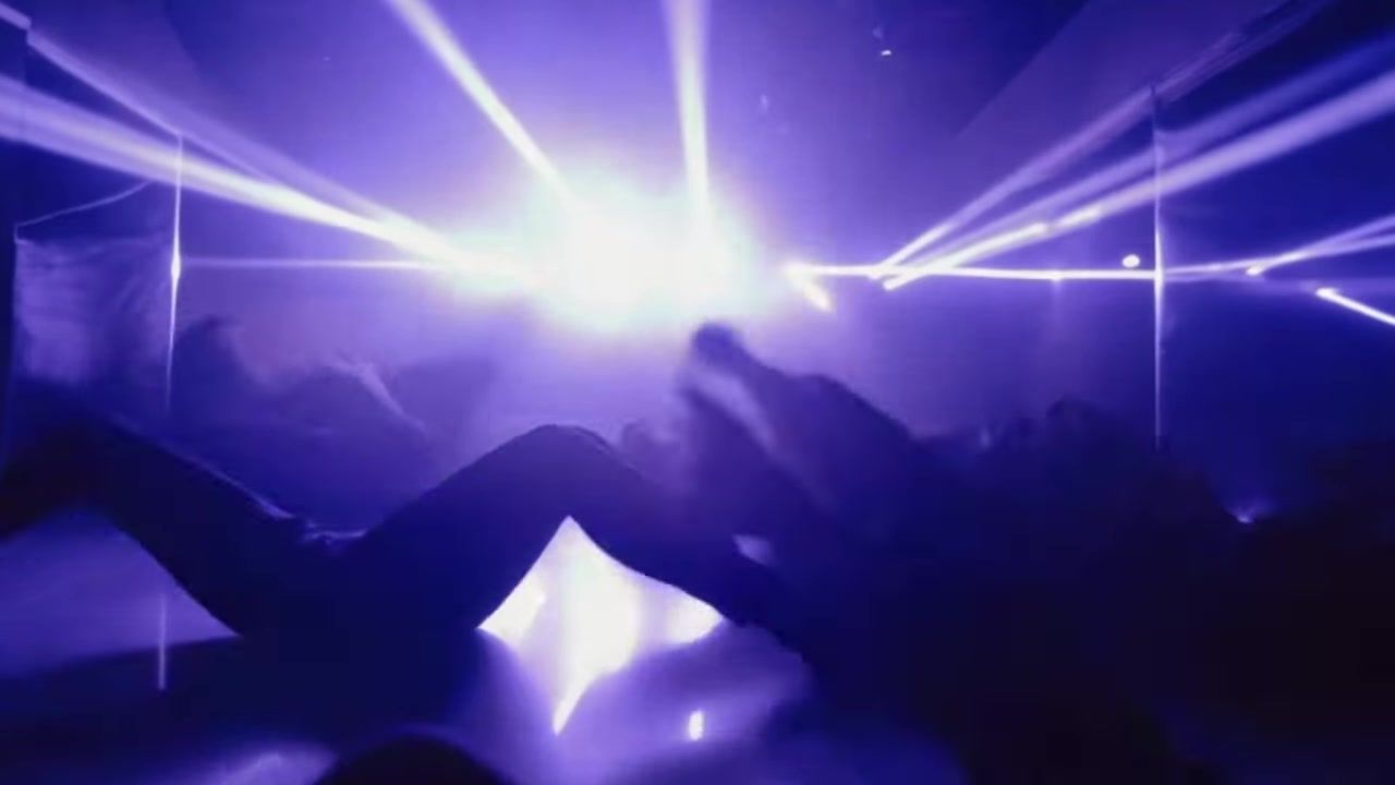 "No pasó, lo soñaste": Mike Sain't Louis turns gaslighting into a dance-floor victory