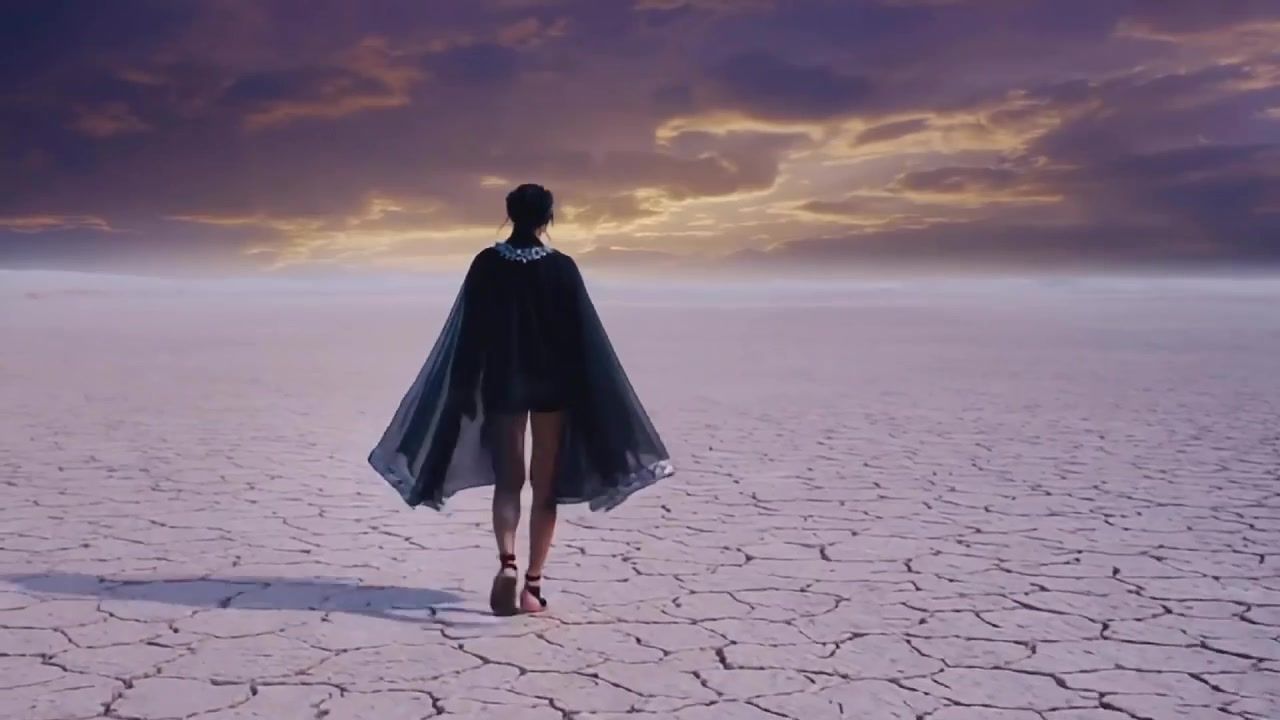 Silence in high heels: "Soy marica sideral" by Mike Sain't Louis is a manifesto for quiet confidence